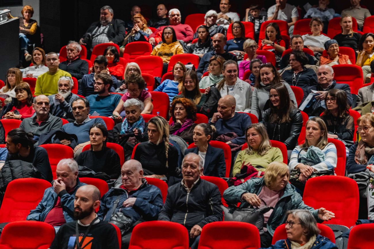 Кино Одеон - "Походът на амазонките"