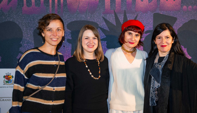 Lumier cinema - "Silent Observers"