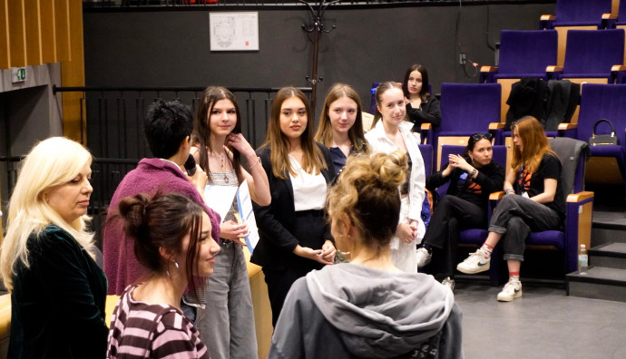 НАТФИЗ - "Оруел: 2+2-5"