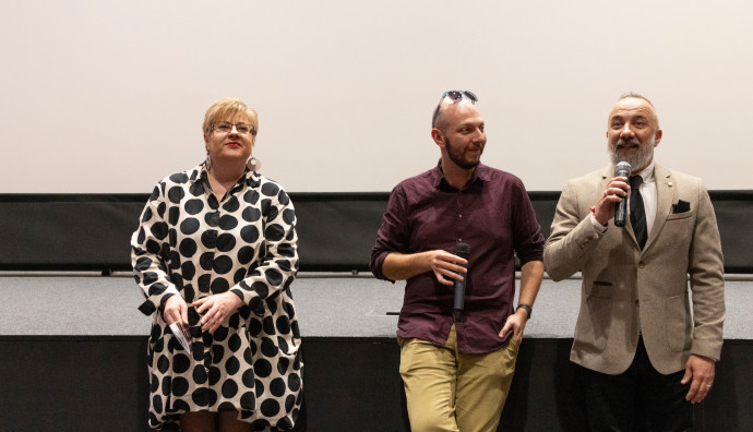 Odeon Cinema - "Mirror"