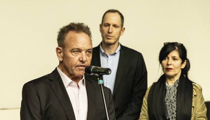 Lumiere Cinema - "The World Will Trembel"