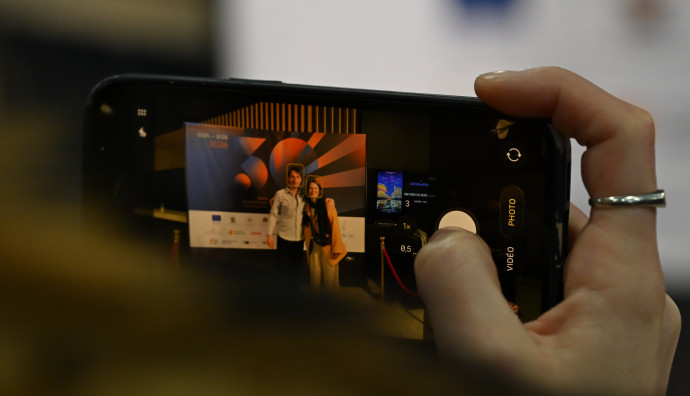 Lumiere Cinema - "Nina Roza"