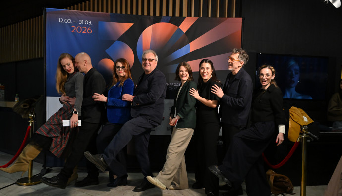 Lumiere Cinema - "Nina Roza"