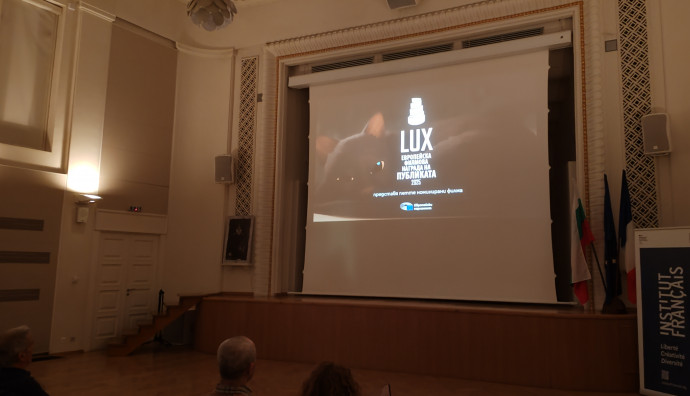 Френски институт - "Джули си мълчи"