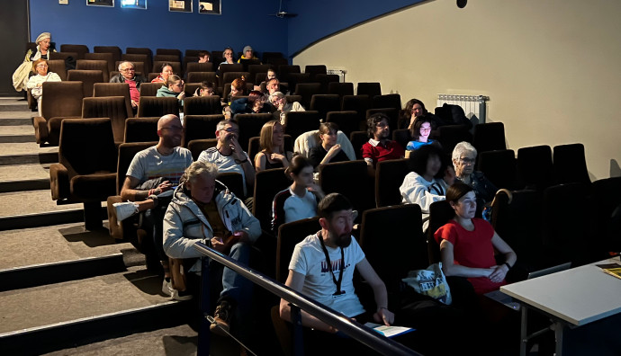 Euro Cinema - "Семейна терапия"