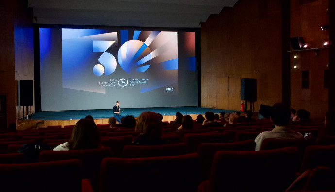 Cinema house - "Broken English"