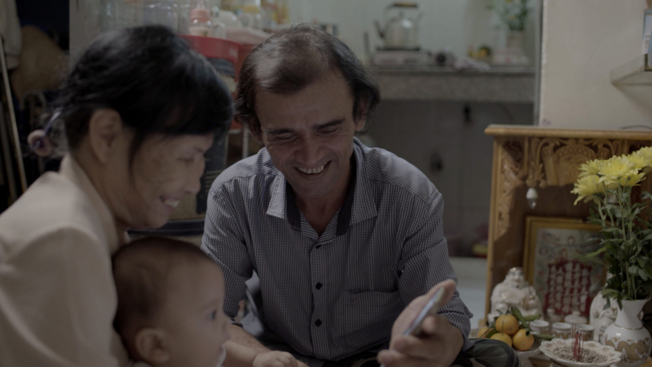 ДЕТЕ ОТ ПРАХТА