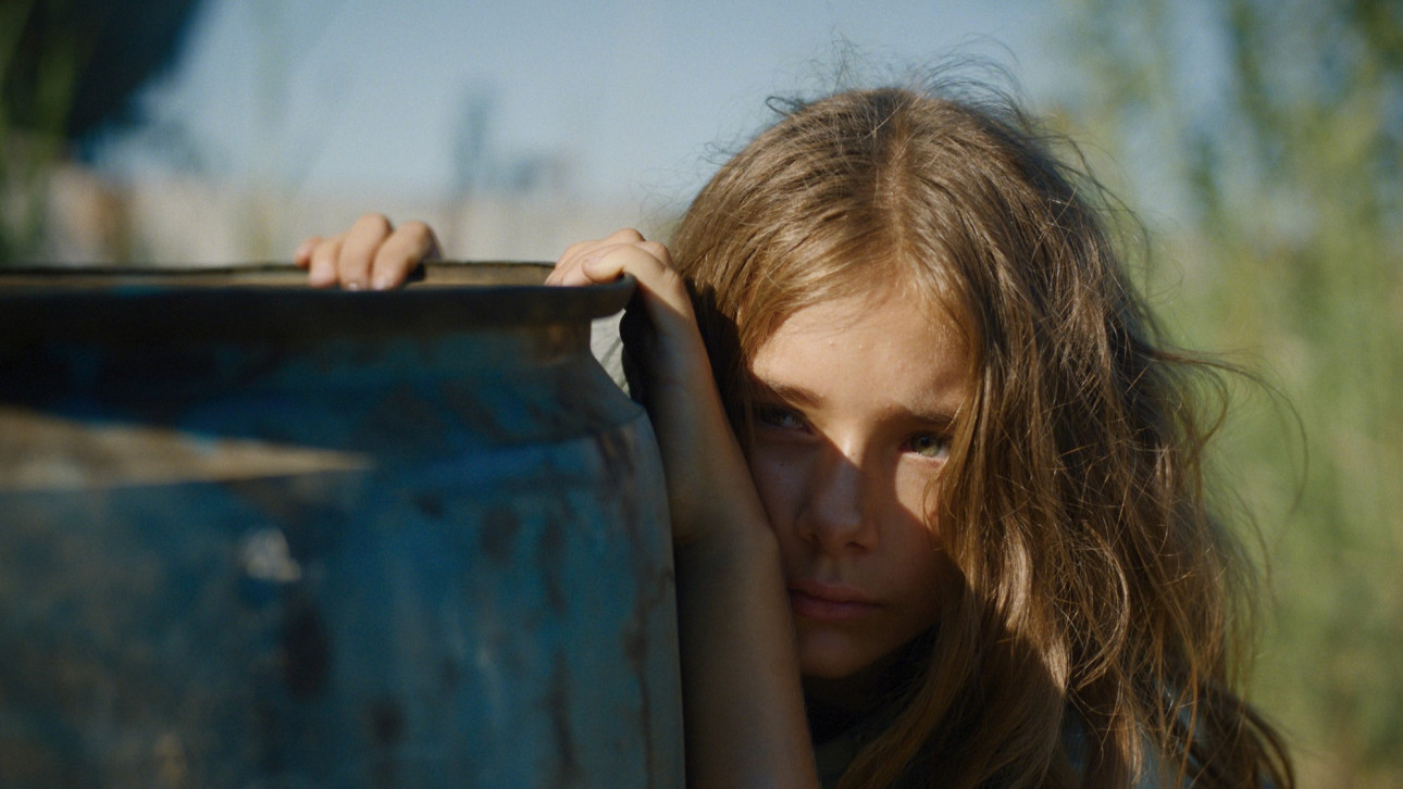 ДРЪЖ СЕ ЗА МЕН