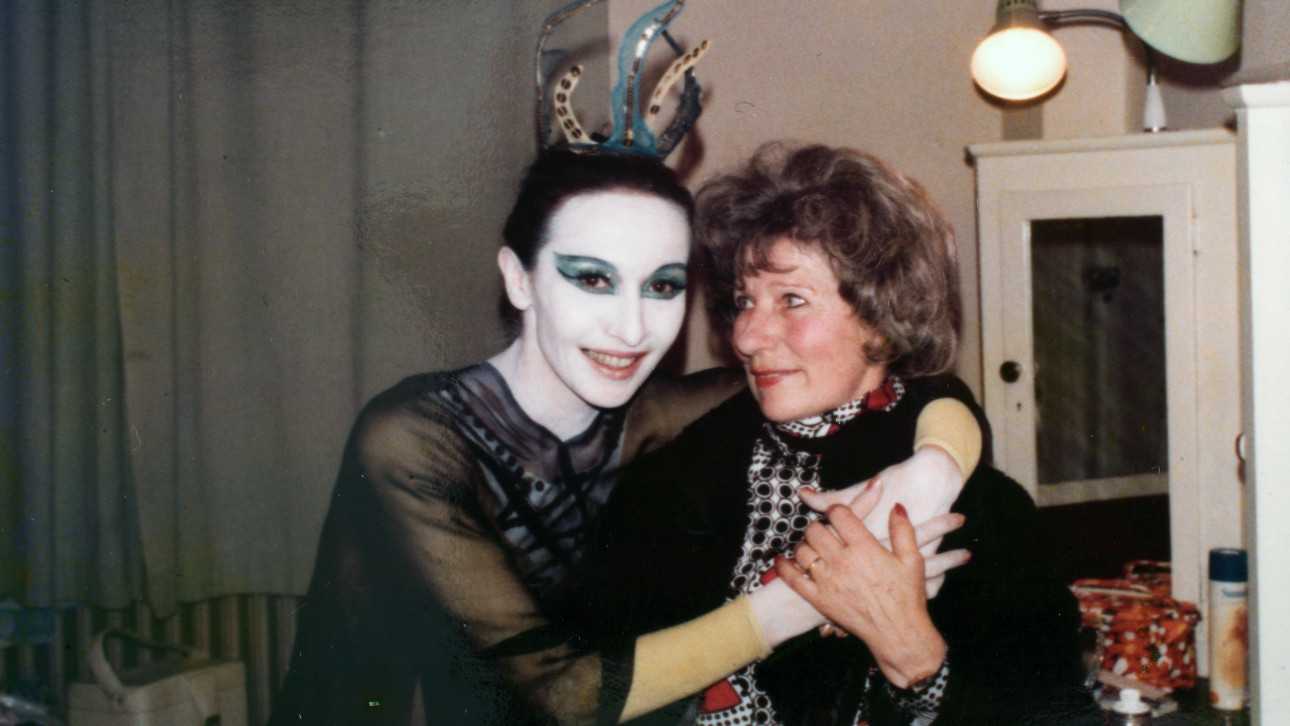 AN INTERVIEW WITH A PRIMA