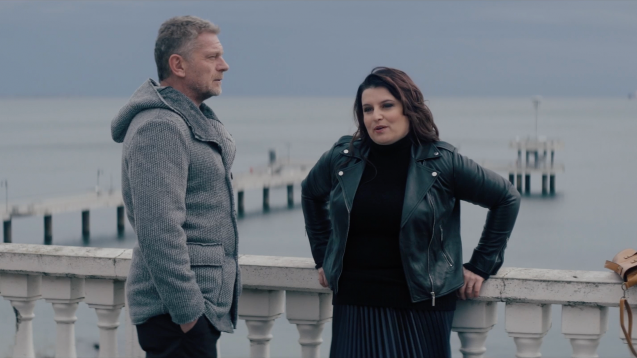 ЖЕНИ ИЗВЪН УПОТРЕБА