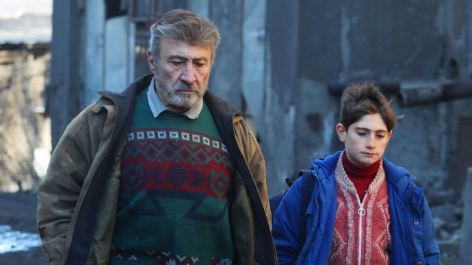 ЛУНАТА Е МОЯТ БАЩА