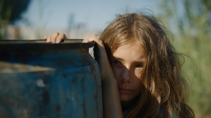 ДРЪЖ СЕ ЗА МЕН