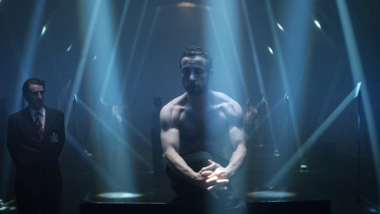 ЧОВЕКЪТ, КОЙТО ПРОДАДЕ КОЖАТА СИ